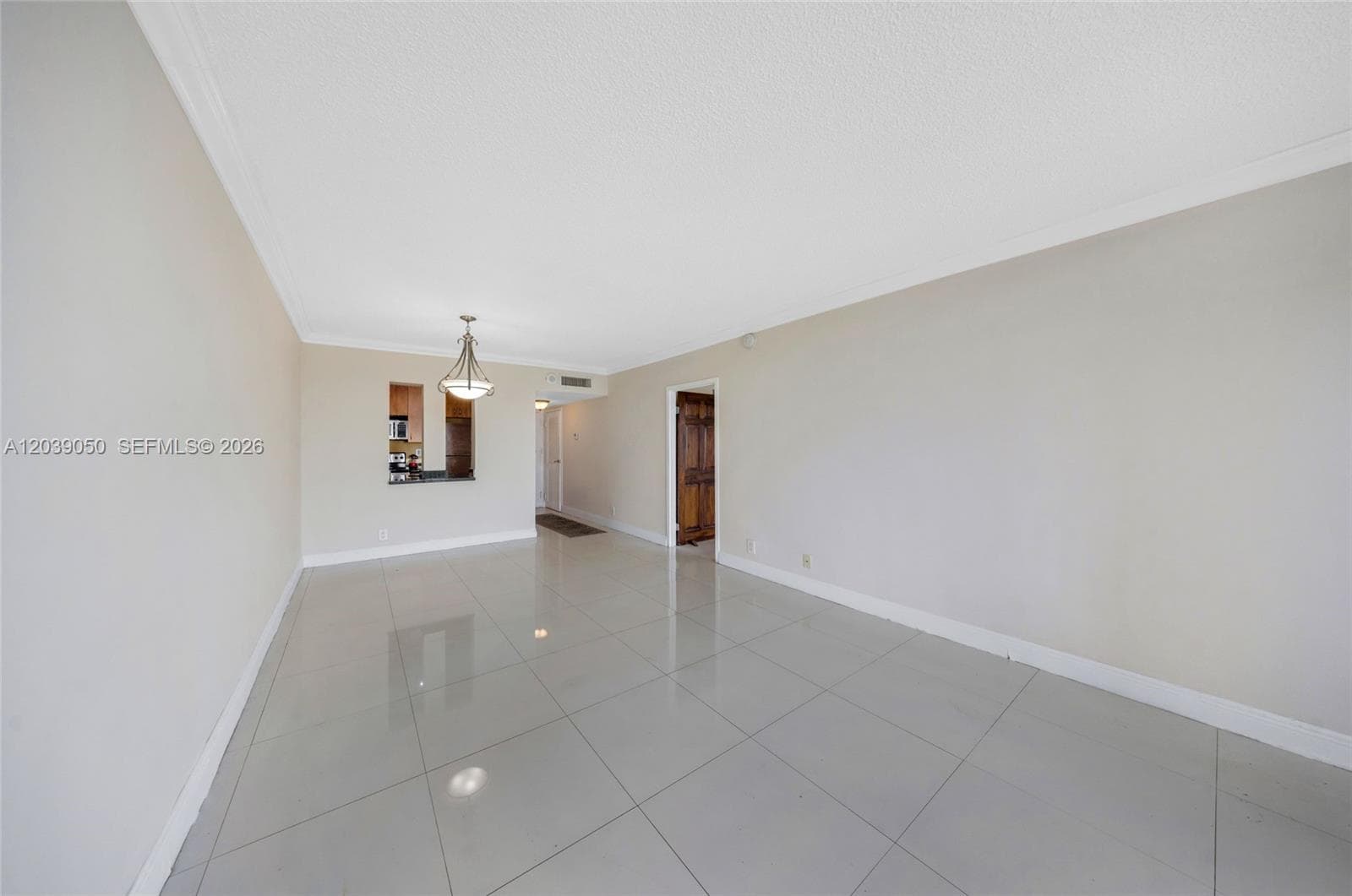 2450 NE 135th St 1006 photo 4