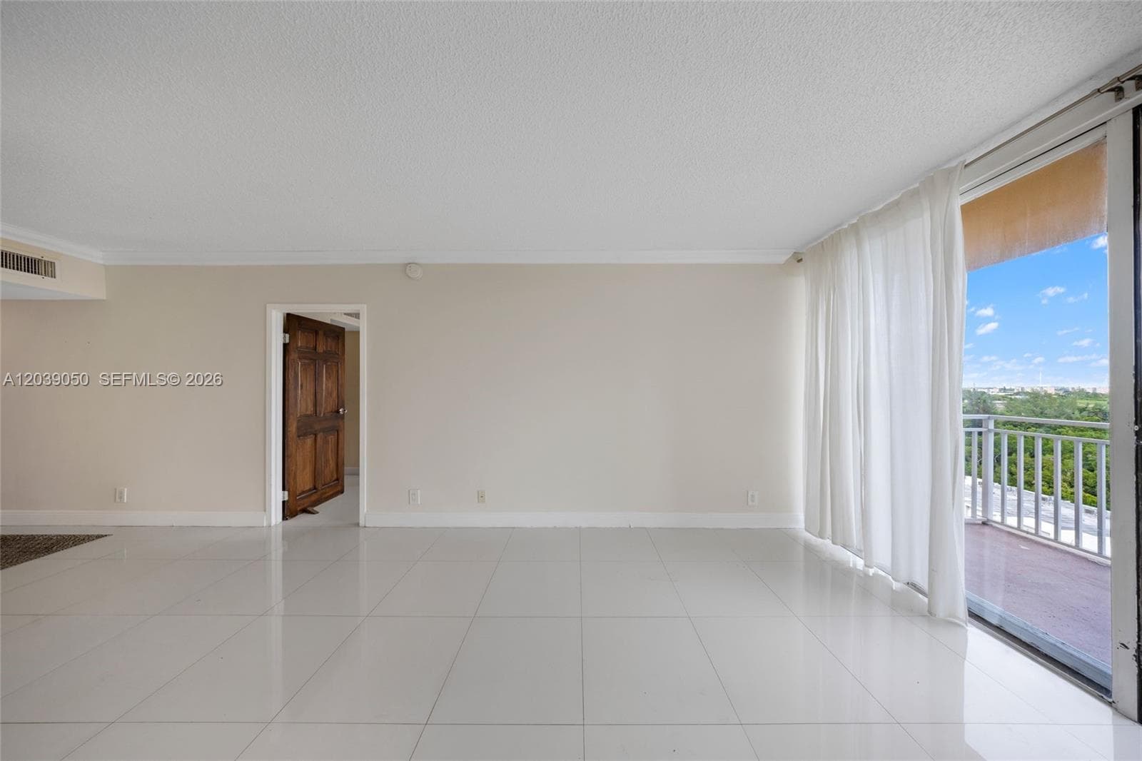 2450 NE 135th St 1006 photo 8