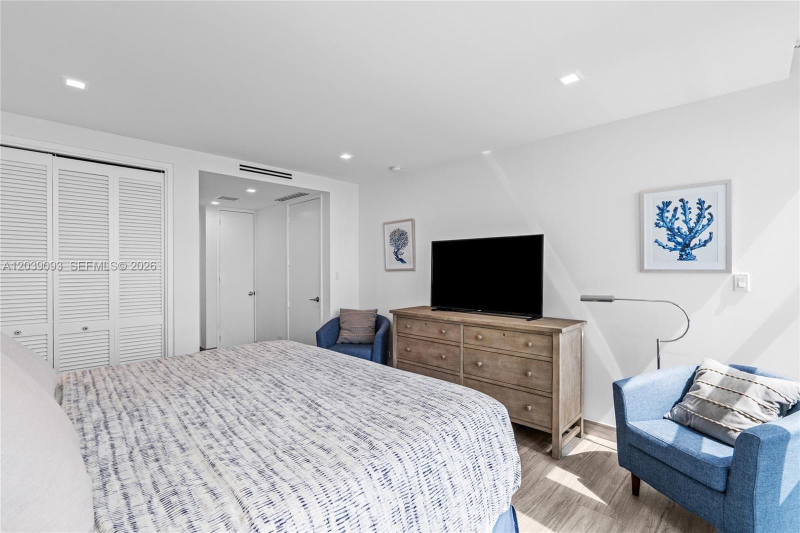 5055 Collins Ave 10H photo 4