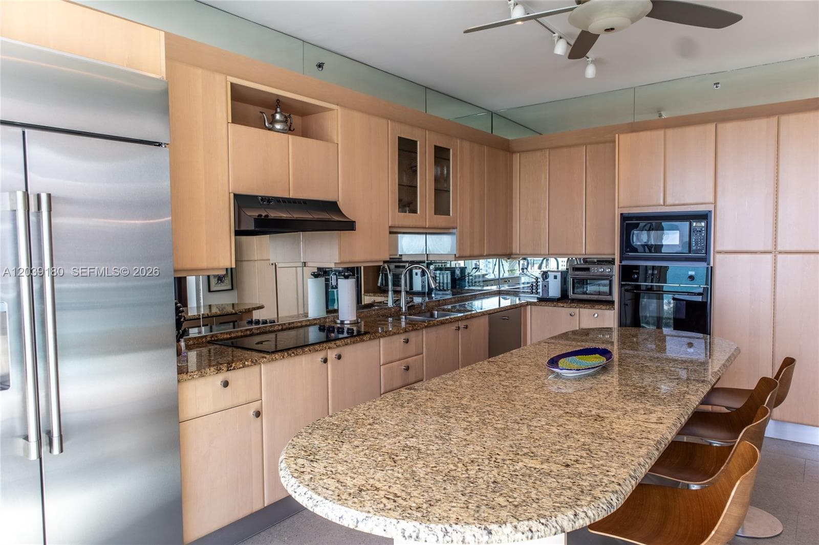 300 S Pointe Dr 1502 photo 4