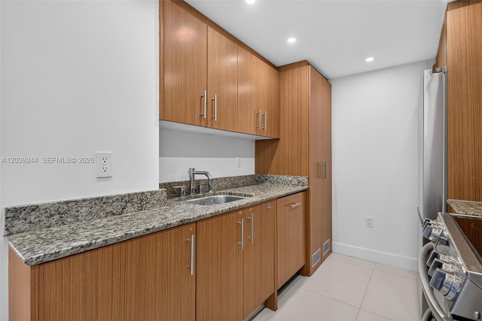 10275 Collins Ave 1521 photo 16