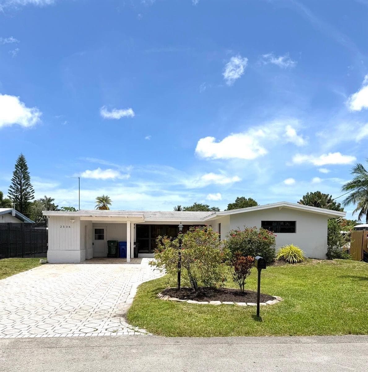 2536 Gulfstream Lane photo 1
