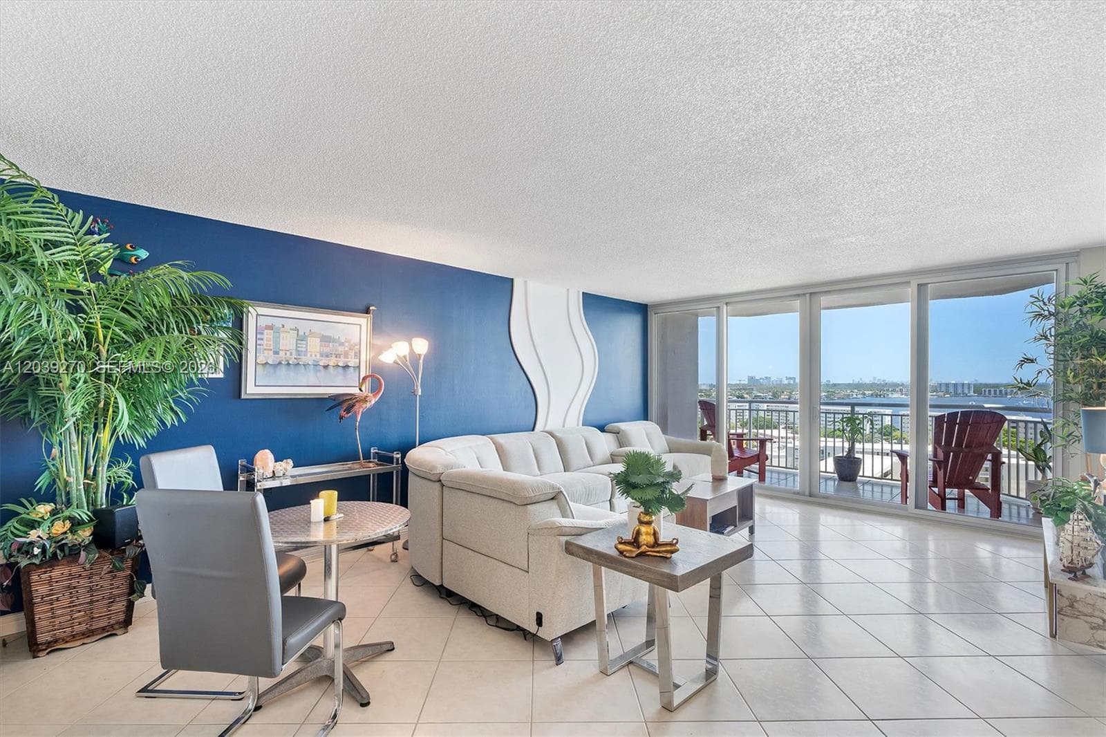 18031 Biscayne Blvd 1401 photo 2