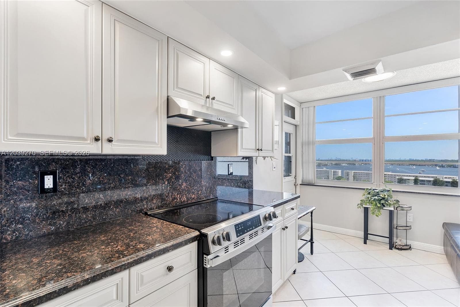 18031 Biscayne Blvd 1401 photo 15