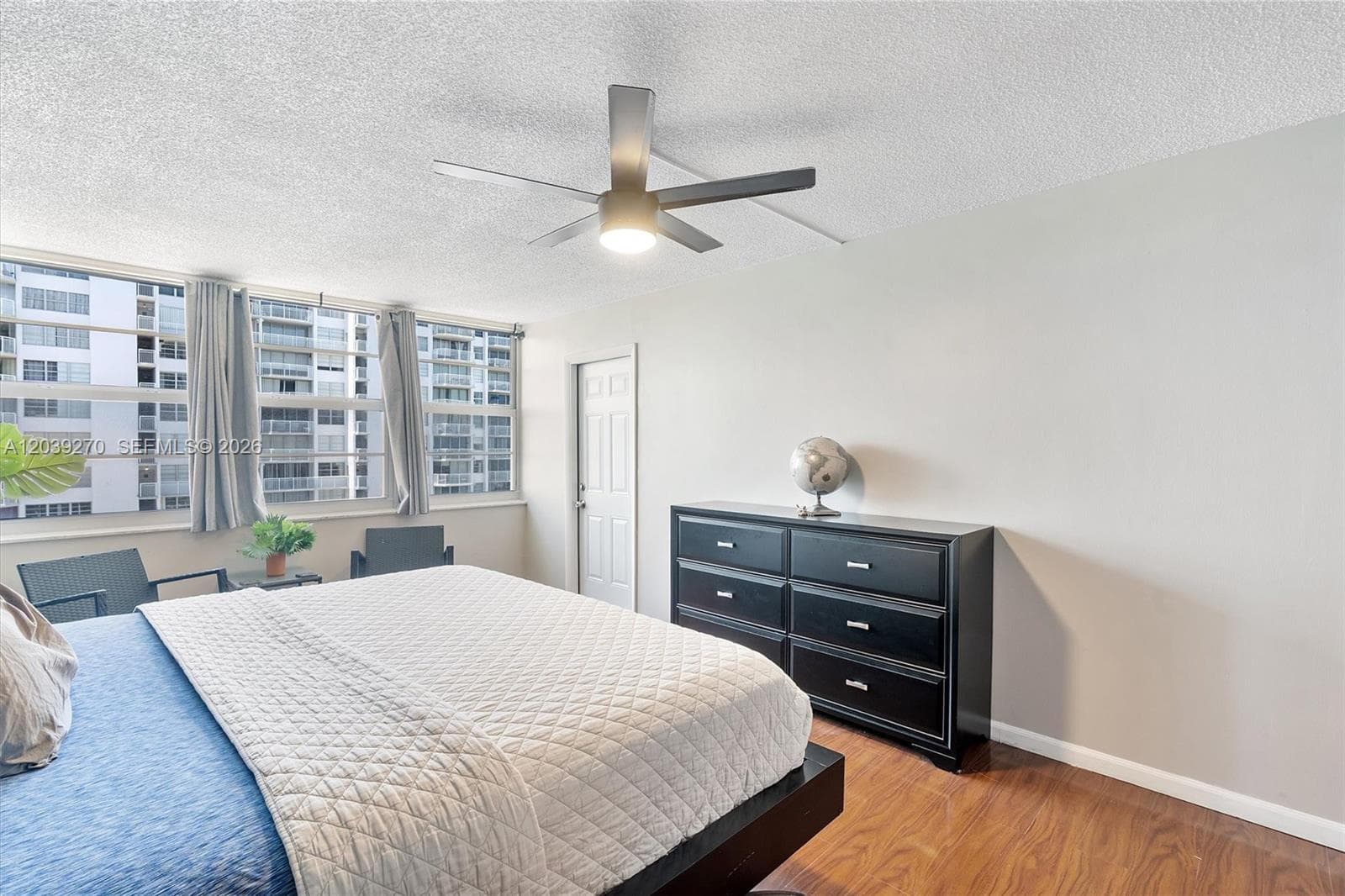 18031 Biscayne Blvd 1401 photo 25