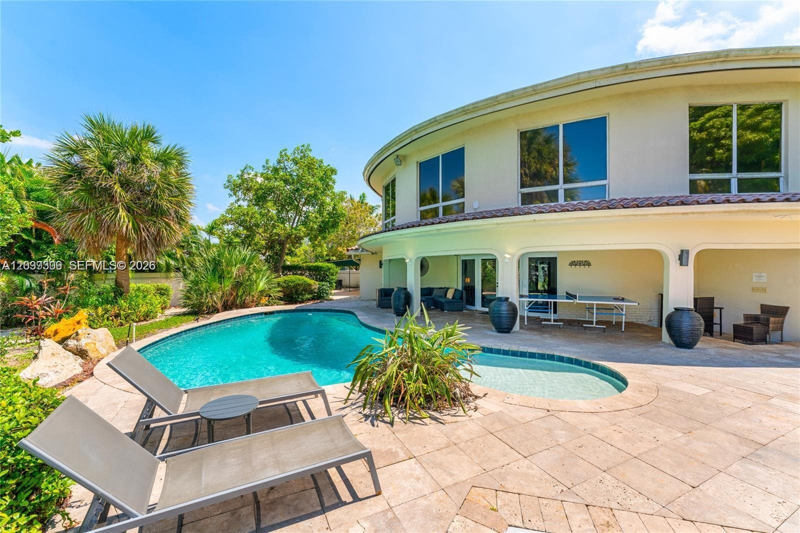 1809 Coral Gardens Dr photo 2