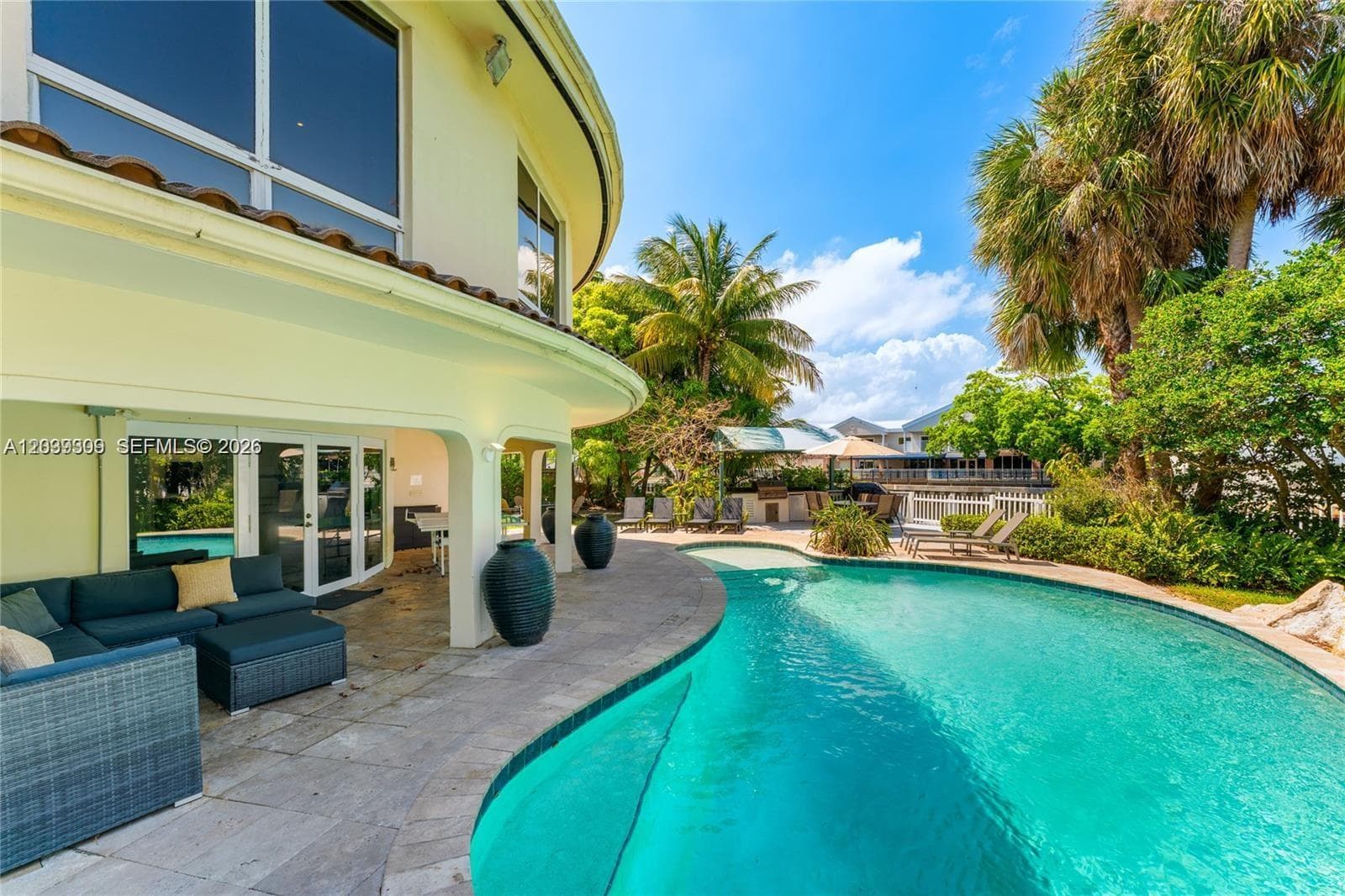 1809 Coral Gardens Dr photo 3