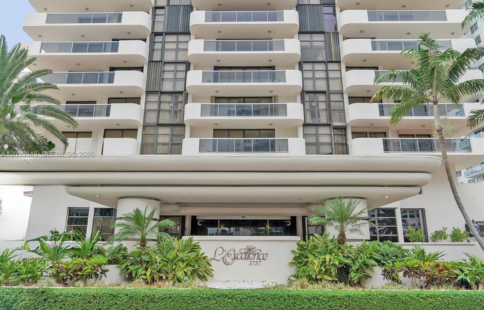 5757 Collins Ave 702 photo 3