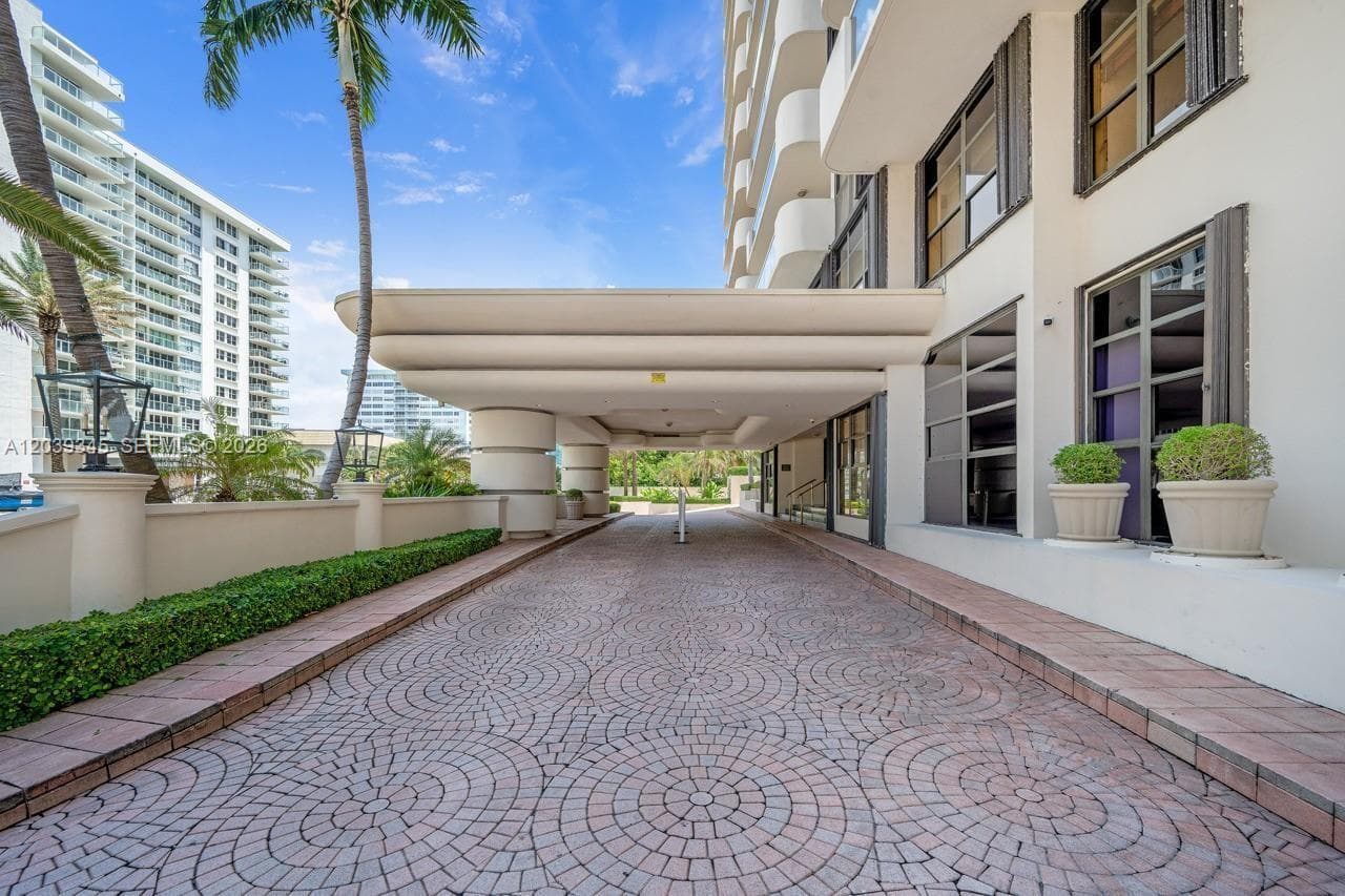 5757 Collins Ave 702 photo 4