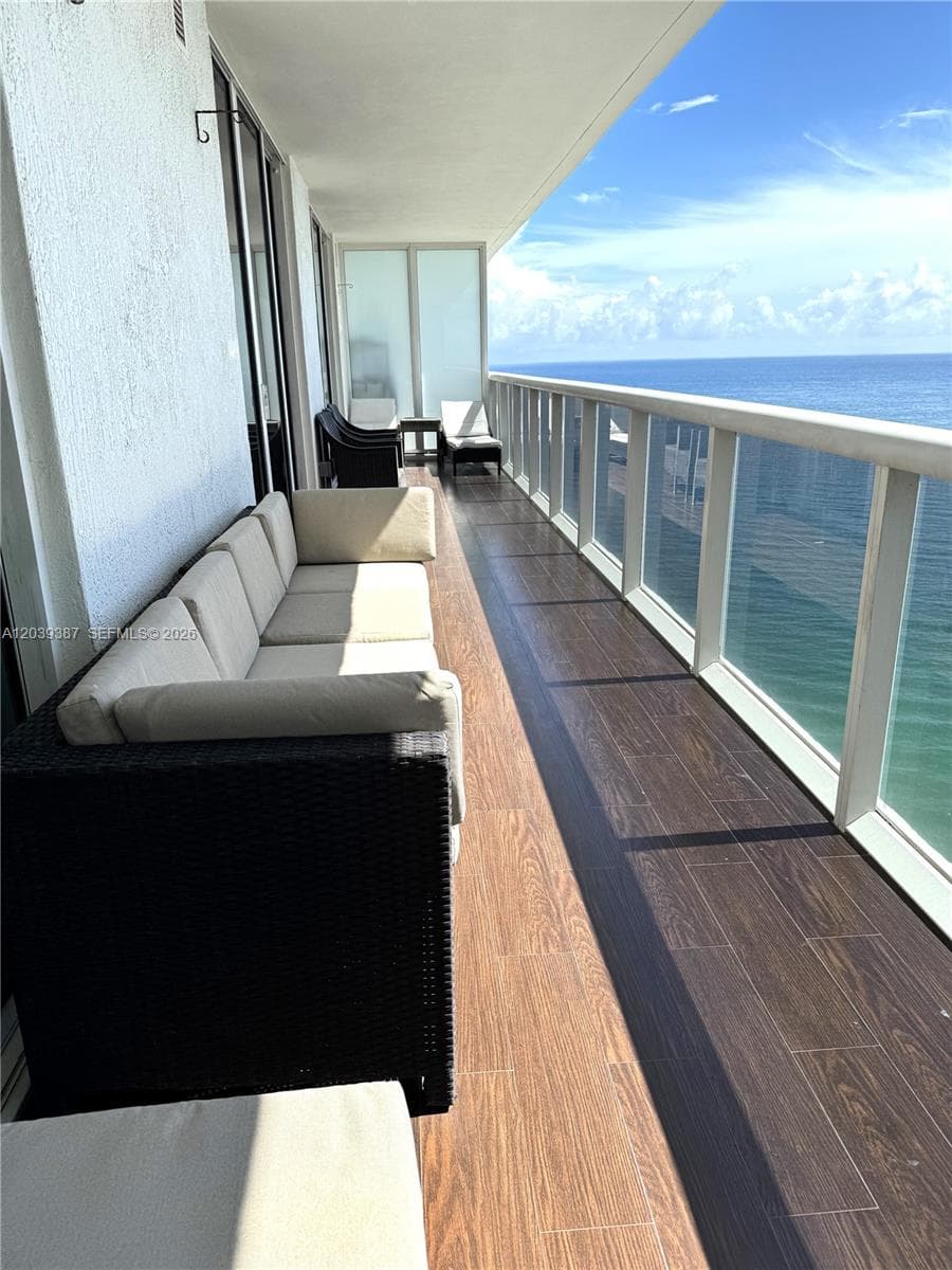 1830 S Ocean Dr 3303 photo 2
