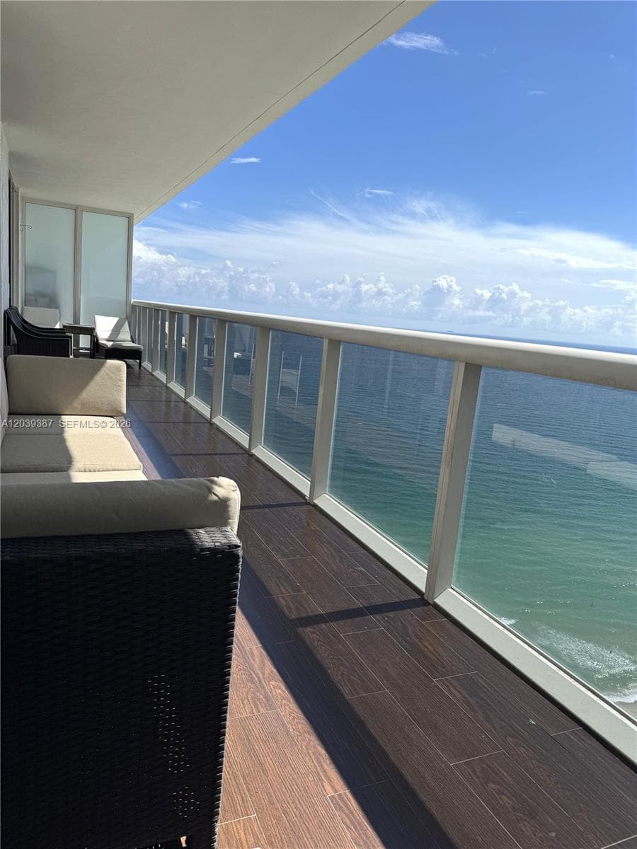 1830 S Ocean Dr 3303 photo 3