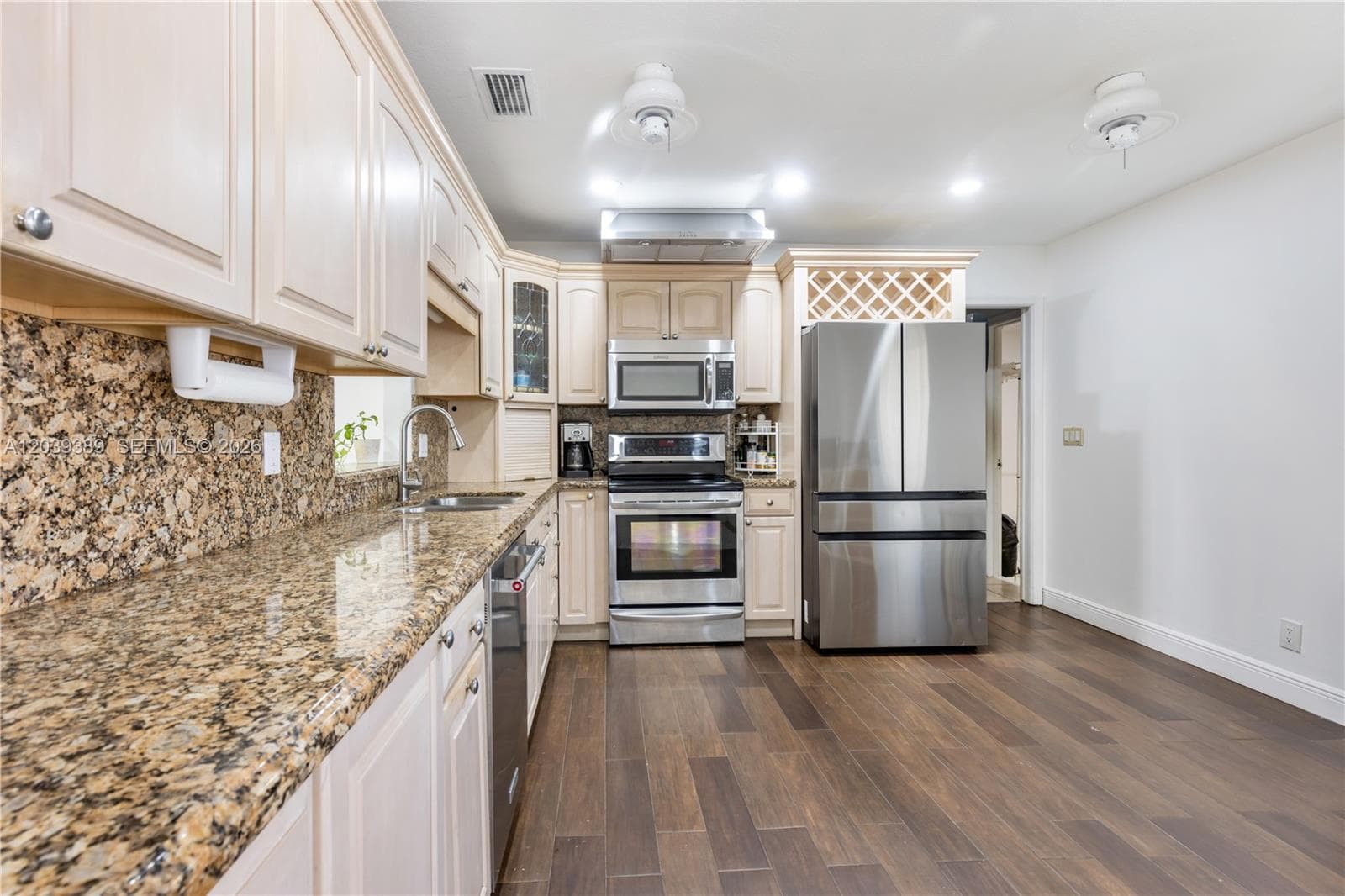 19323 Carolina Cir photo 4