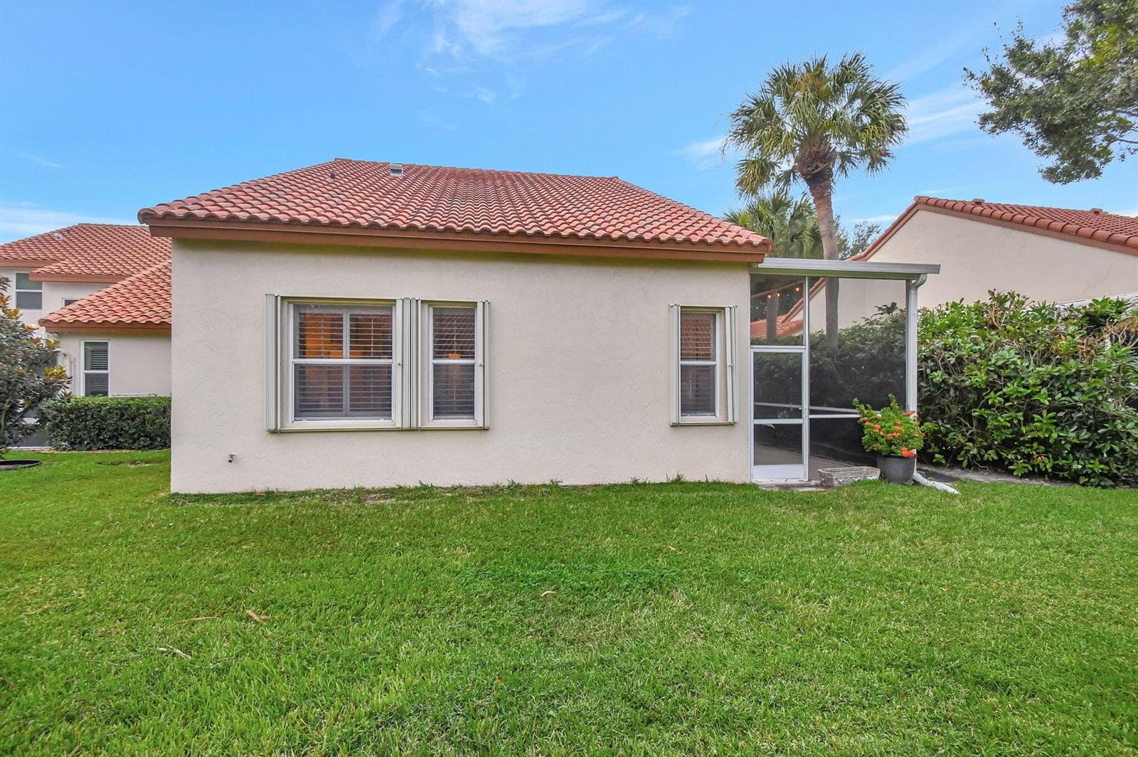 23437 Water Circle photo 23