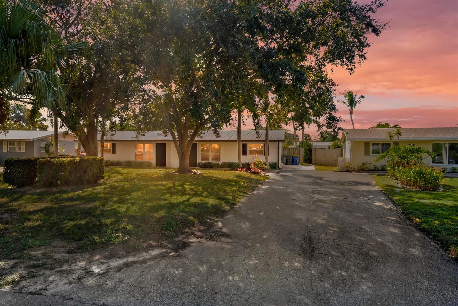 2446 SW Hideaway Lane photo 3