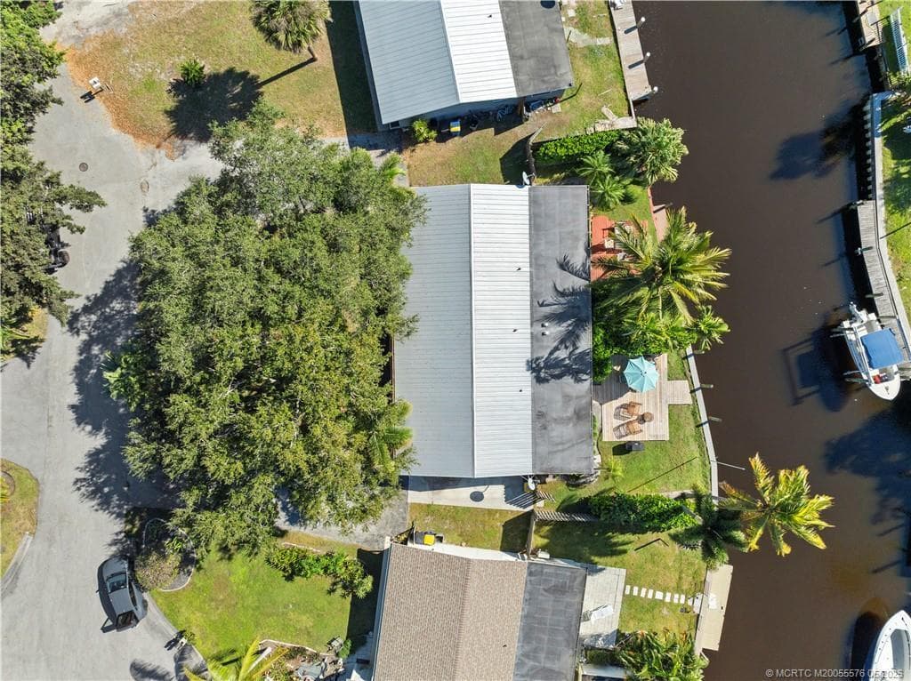 2446 SW Hideaway Lane photo 5