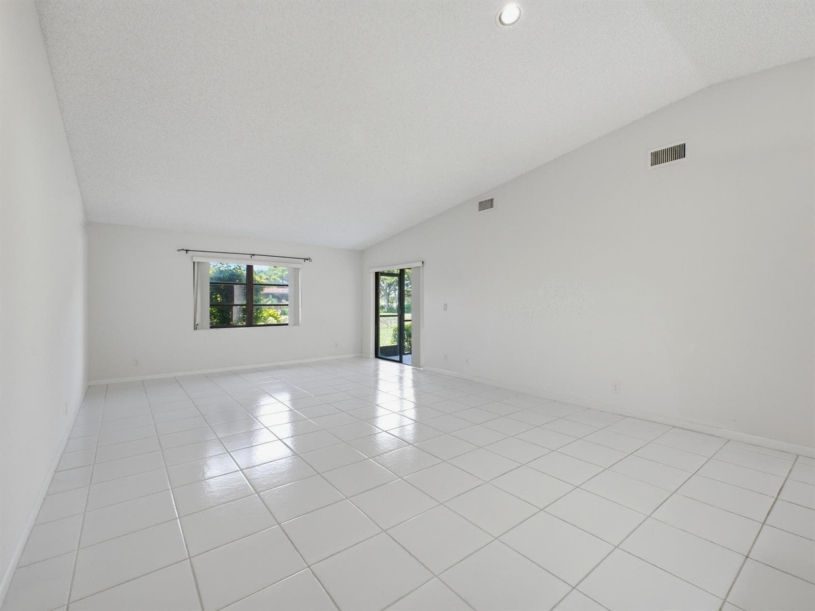 6200 Kings Gate Circle photo 12