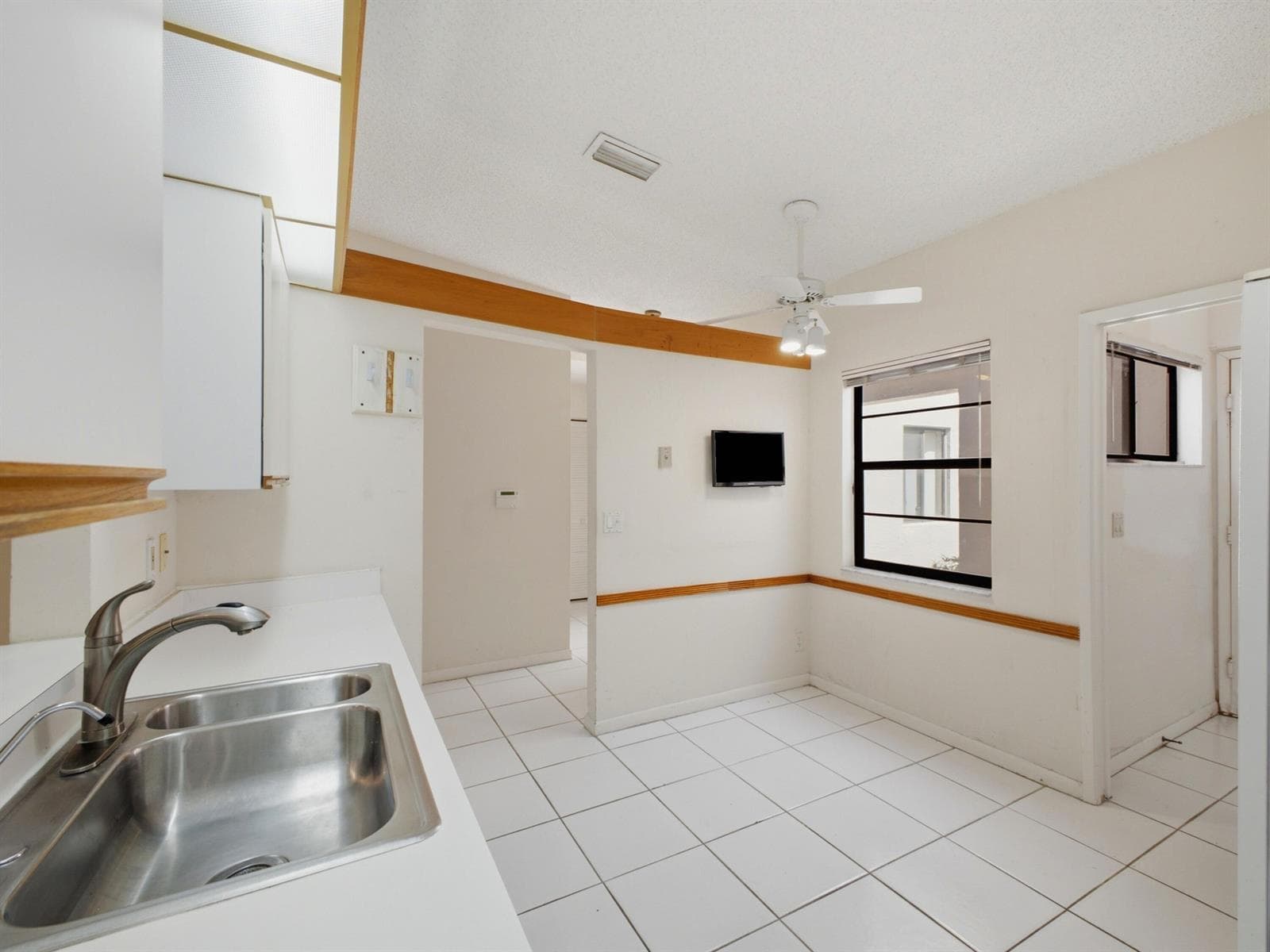 6200 Kings Gate Circle photo 7