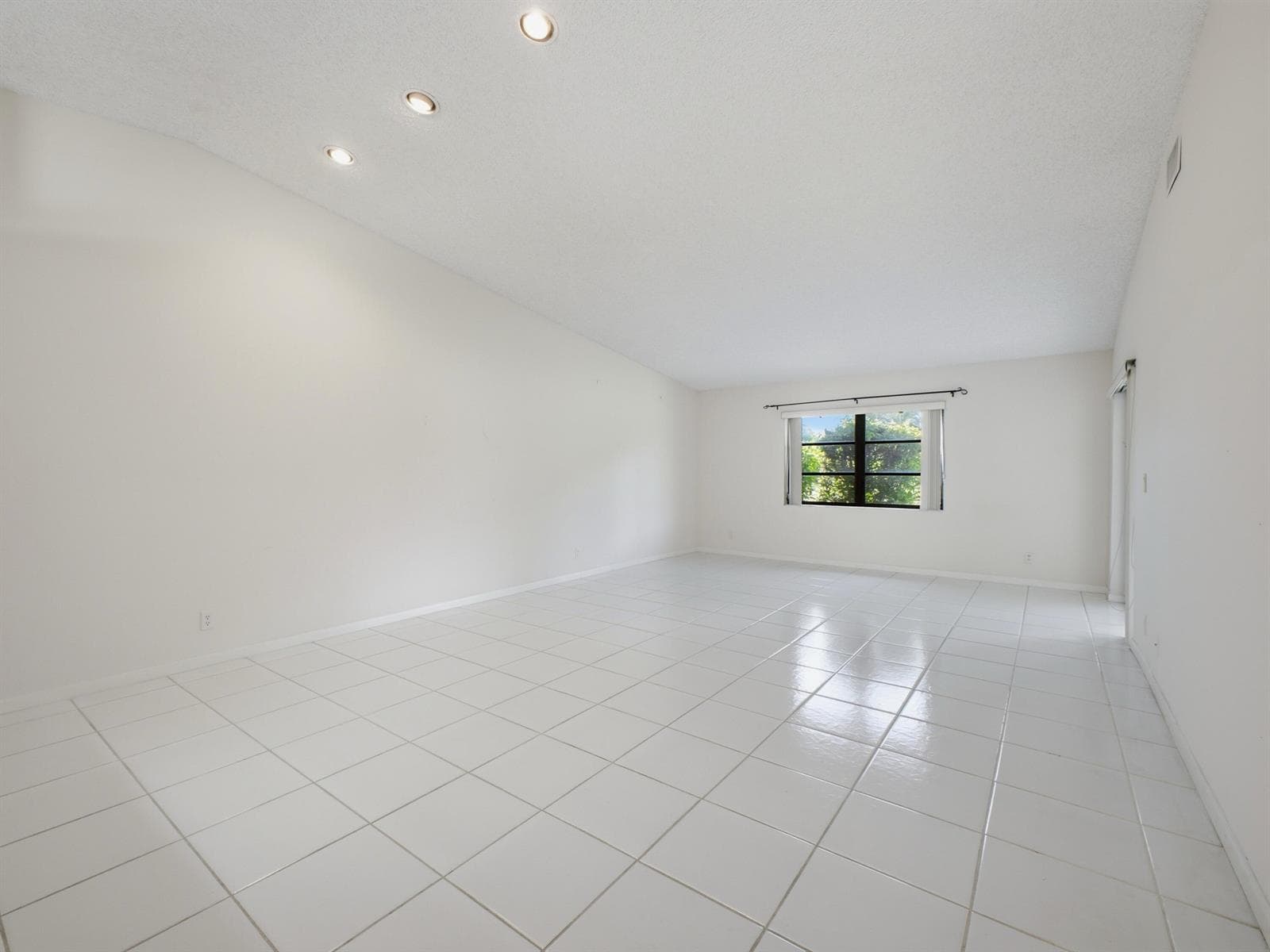 6200 Kings Gate Circle photo 11