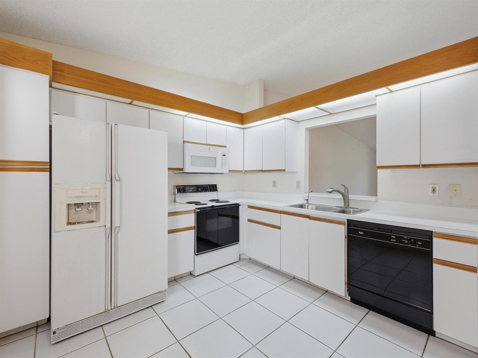 6200 Kings Gate Circle photo 4