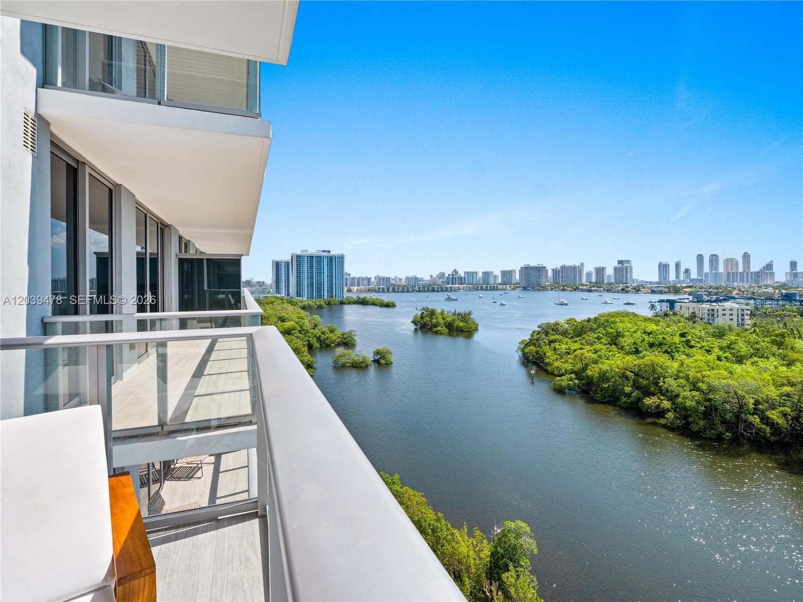 16385 Biscayne Blvd 1117 photo 2