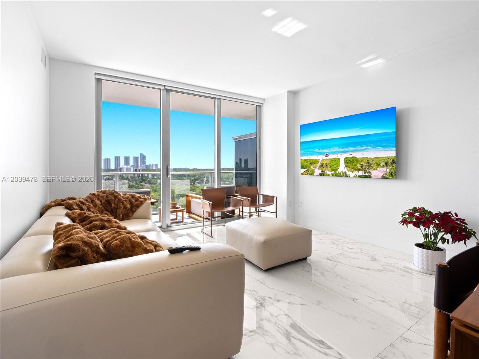 16385 Biscayne Blvd 1117 photo 3