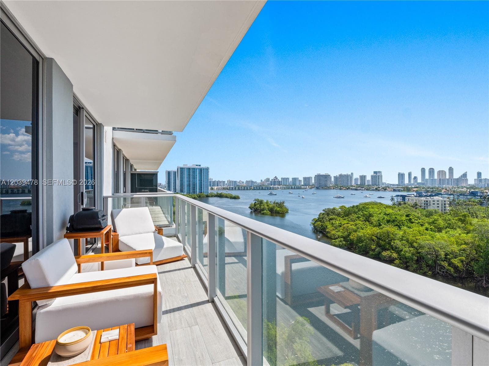 16385 Biscayne Blvd 1117 photo 1