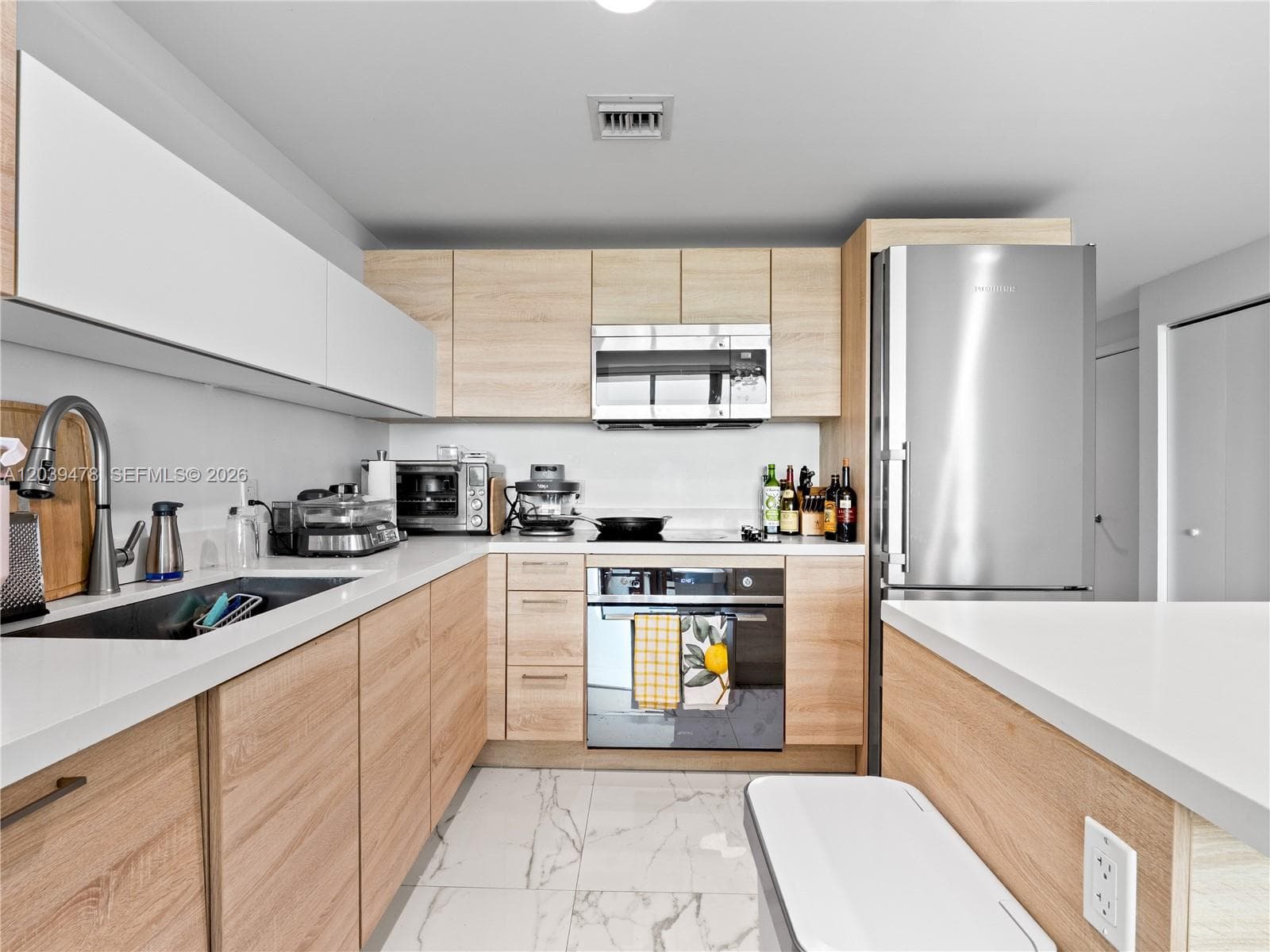 16385 Biscayne Blvd 1117 photo 9