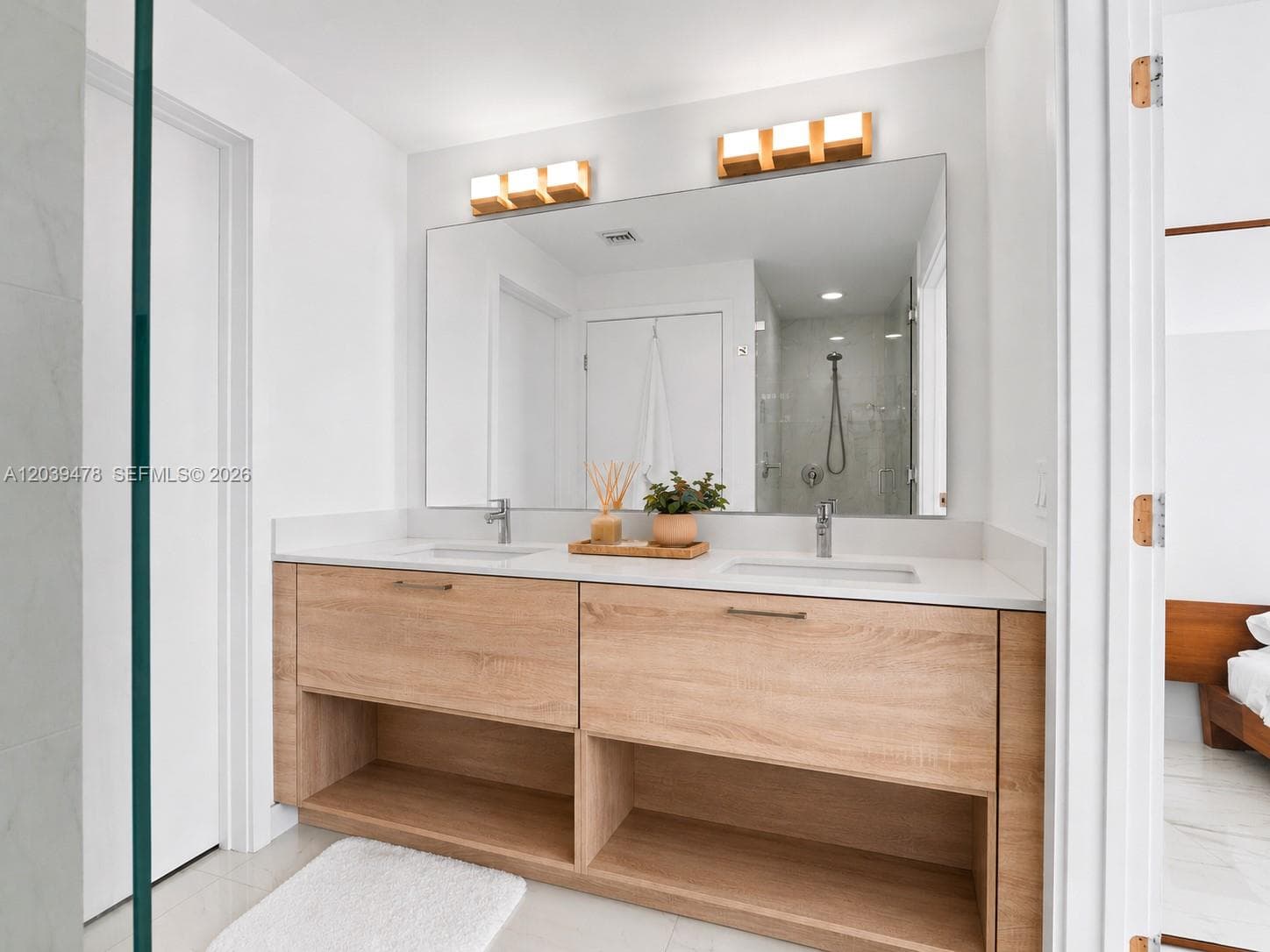 16385 Biscayne Blvd 1117 photo 14