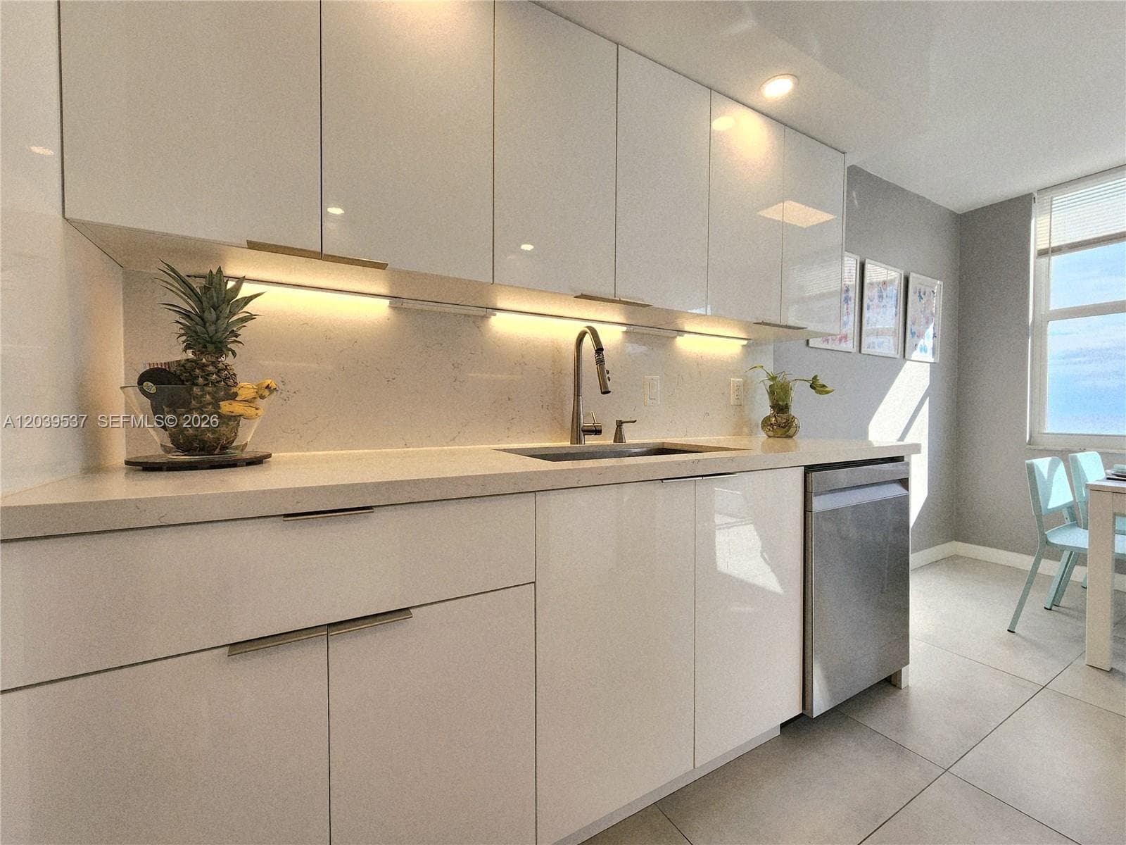 2751 S Ocean Dr 1406S photo 18