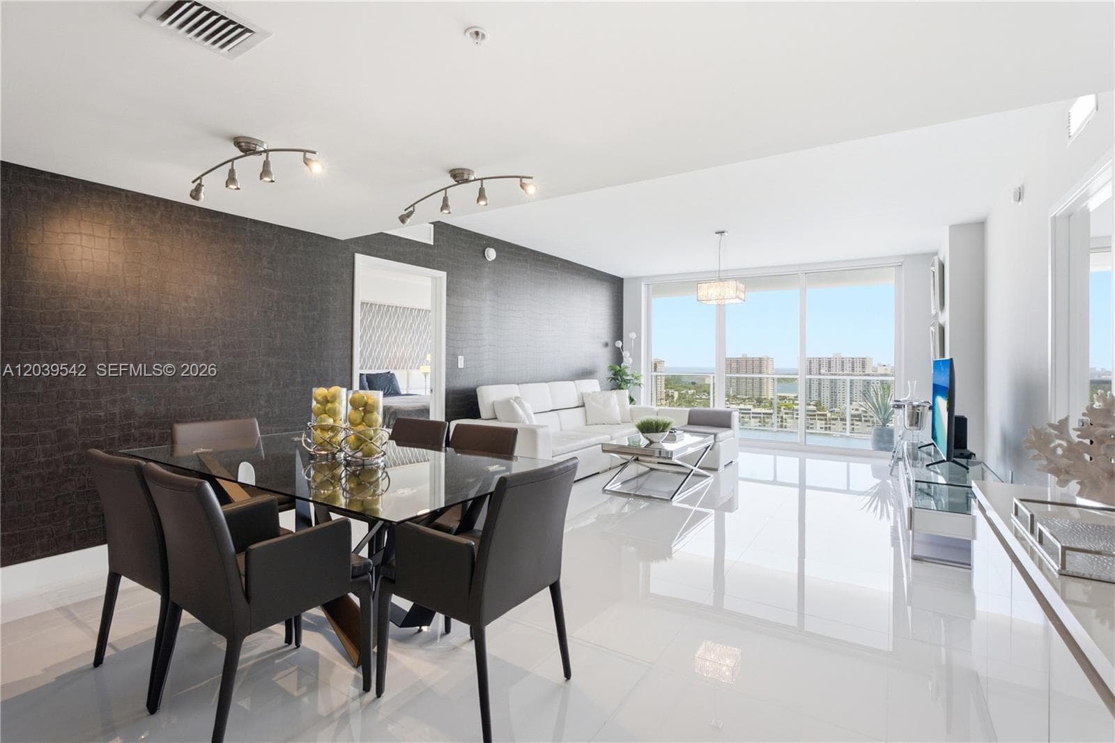 400 Sunny Isles Blvd 1817 photo 6