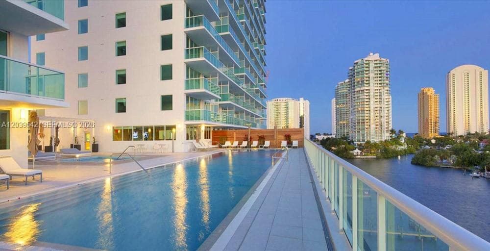 400 Sunny Isles Blvd 1817 photo 4