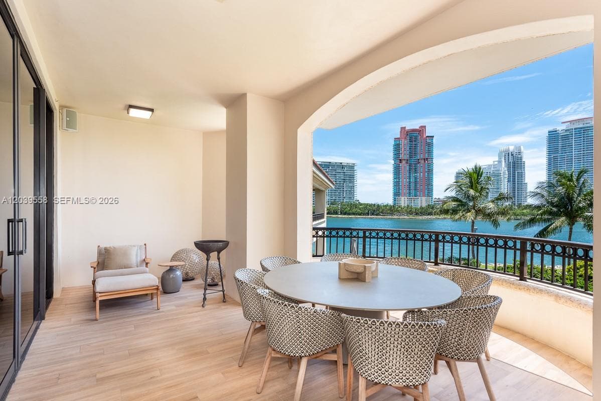 6800 Fisher Island Dr 6825 photo 1
