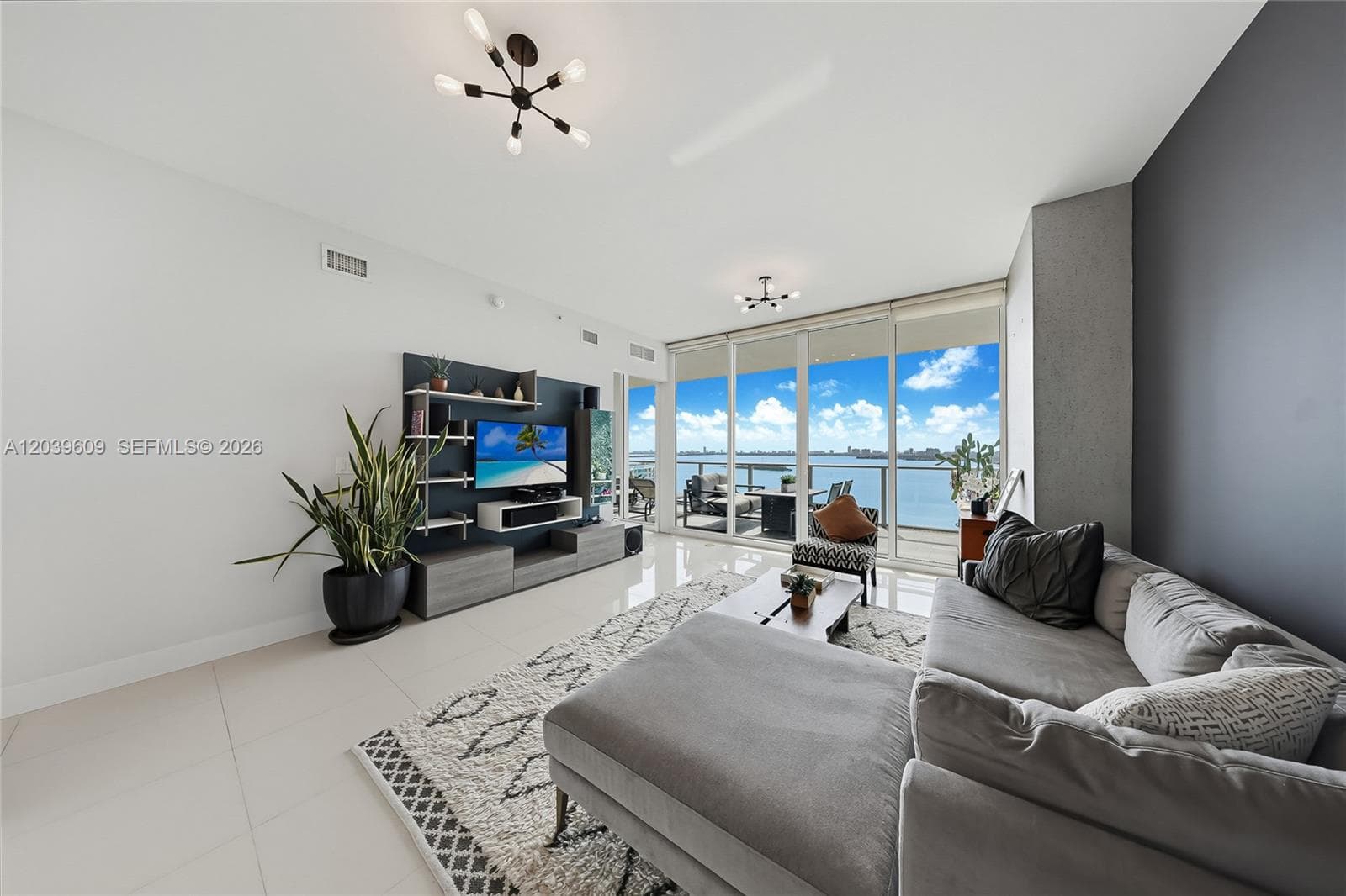2020 N Bayshore Dr 1708 photo 3