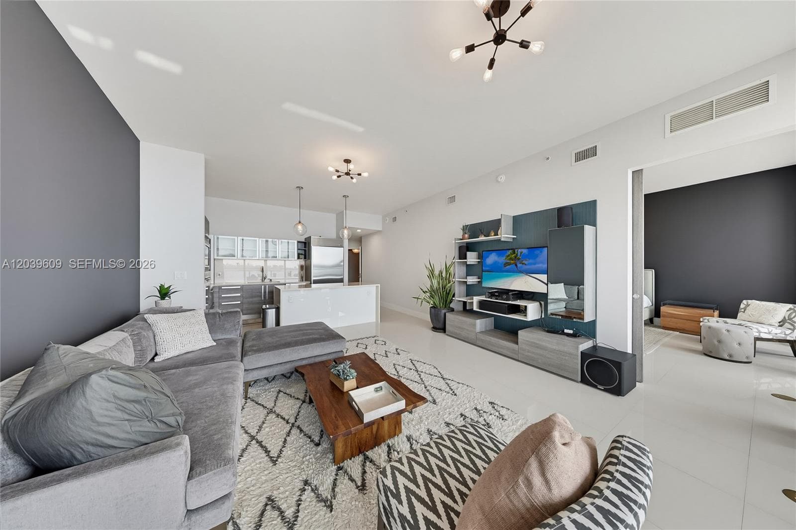 2020 N Bayshore Dr 1708 photo 4