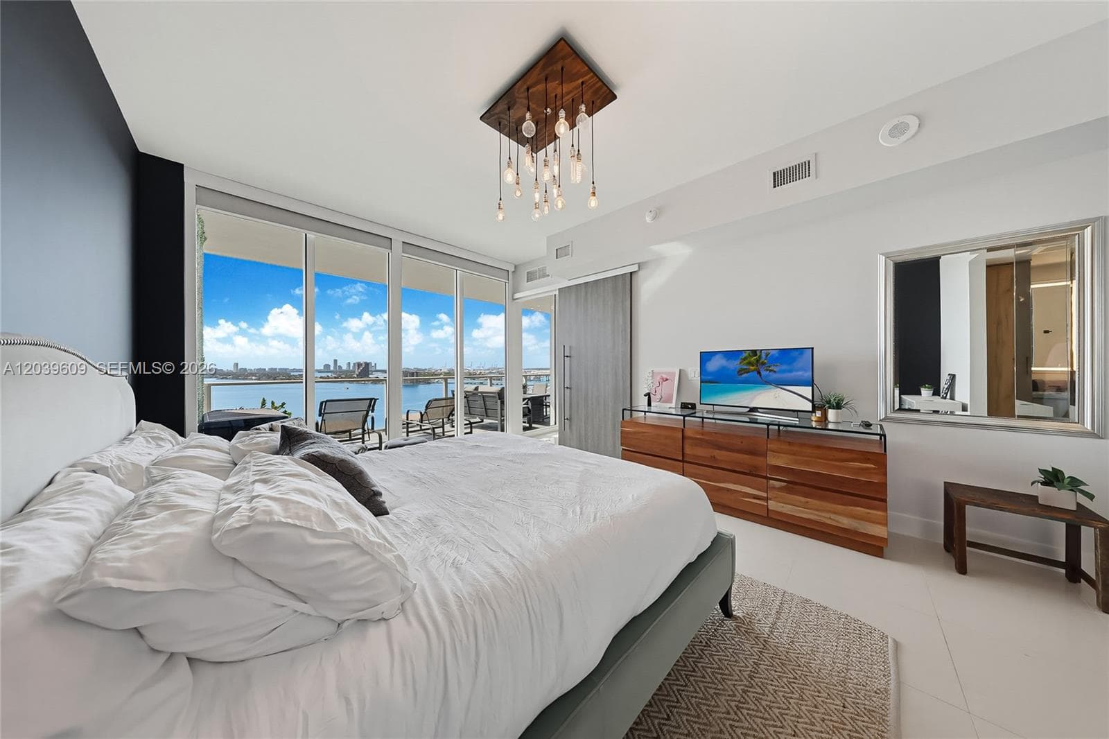 2020 N Bayshore Dr 1708 photo 8