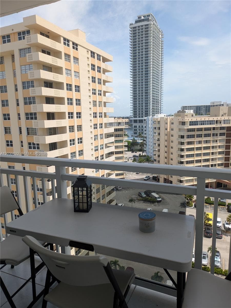 1849 S Ocean Dr 1407 photo 2