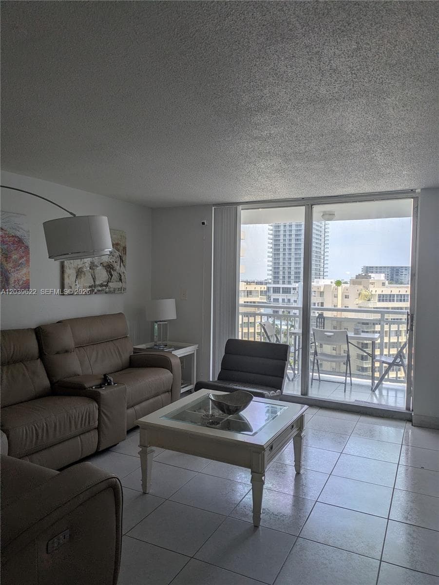 1849 S Ocean Dr 1407 photo 4