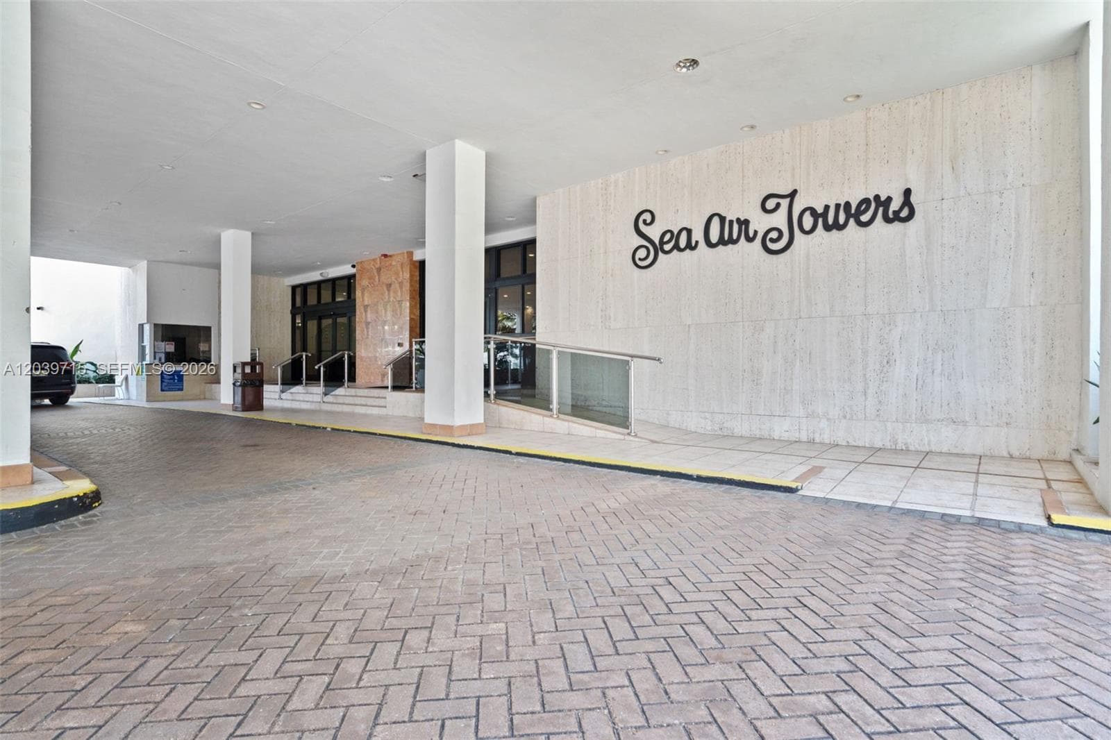 3725 S Ocean Dr 1410 photo 2