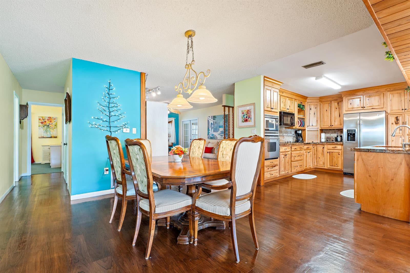 715 SW Rustic Circle photo 7