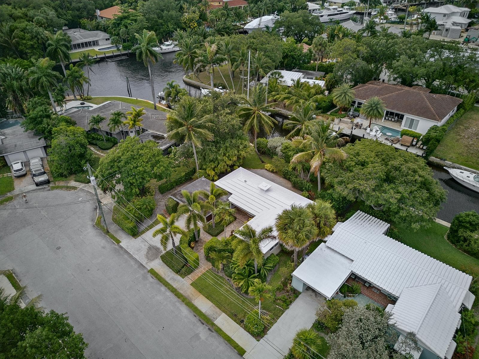 1325 Guava Isle photo 2