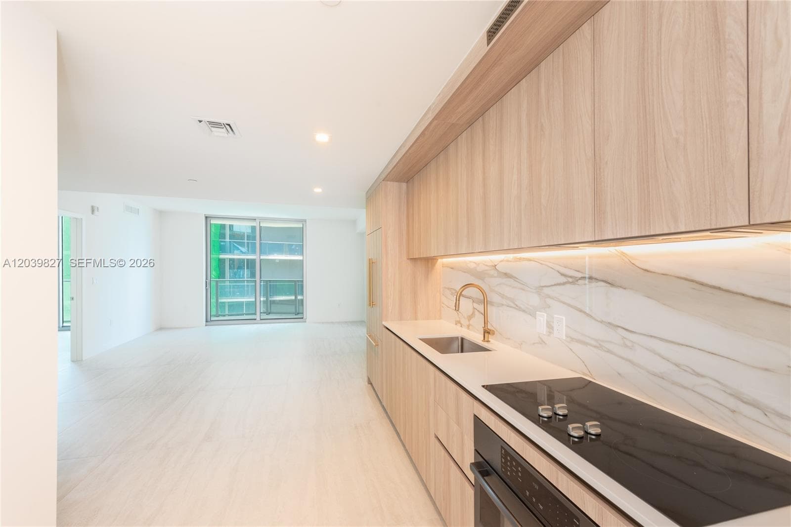 77 SE 5 3206 photo 12