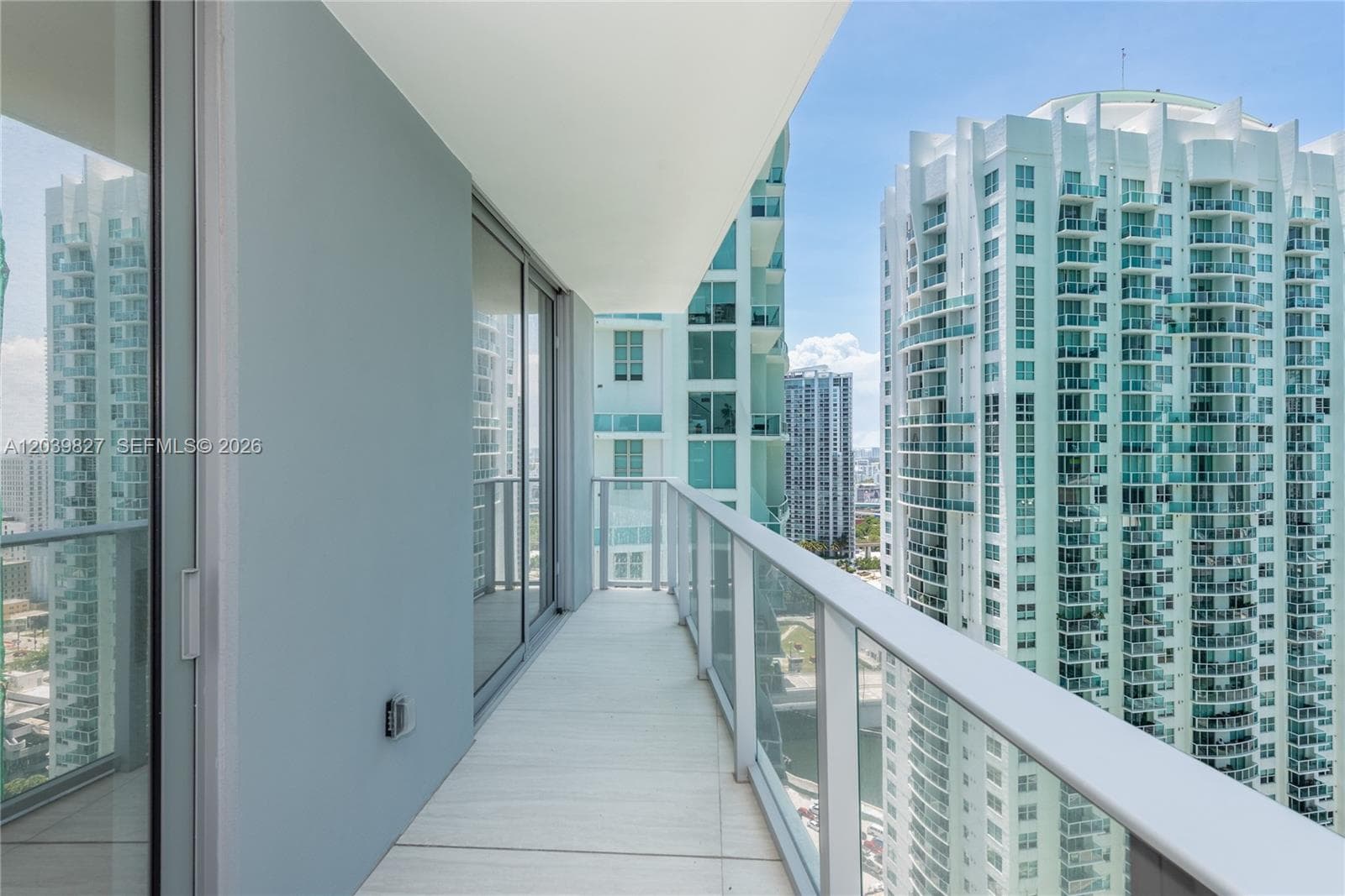 77 SE 5 3206 photo 9