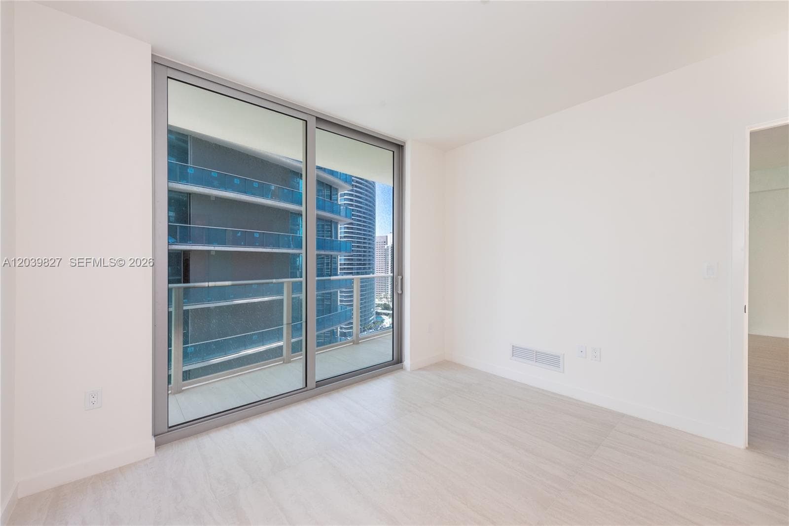 77 SE 5 3206 photo 24
