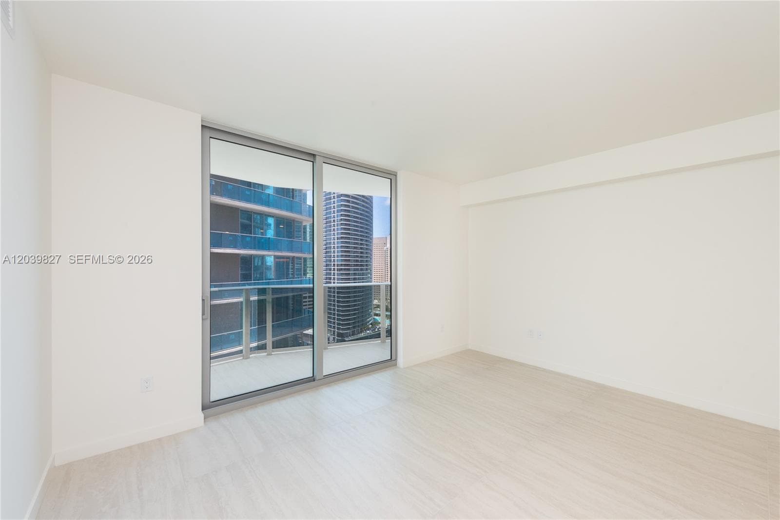77 SE 5 3206 photo 10