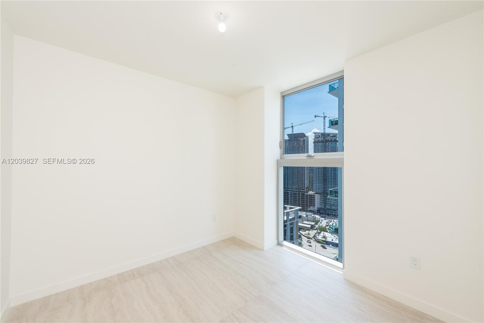 77 SE 5 3206 photo 18