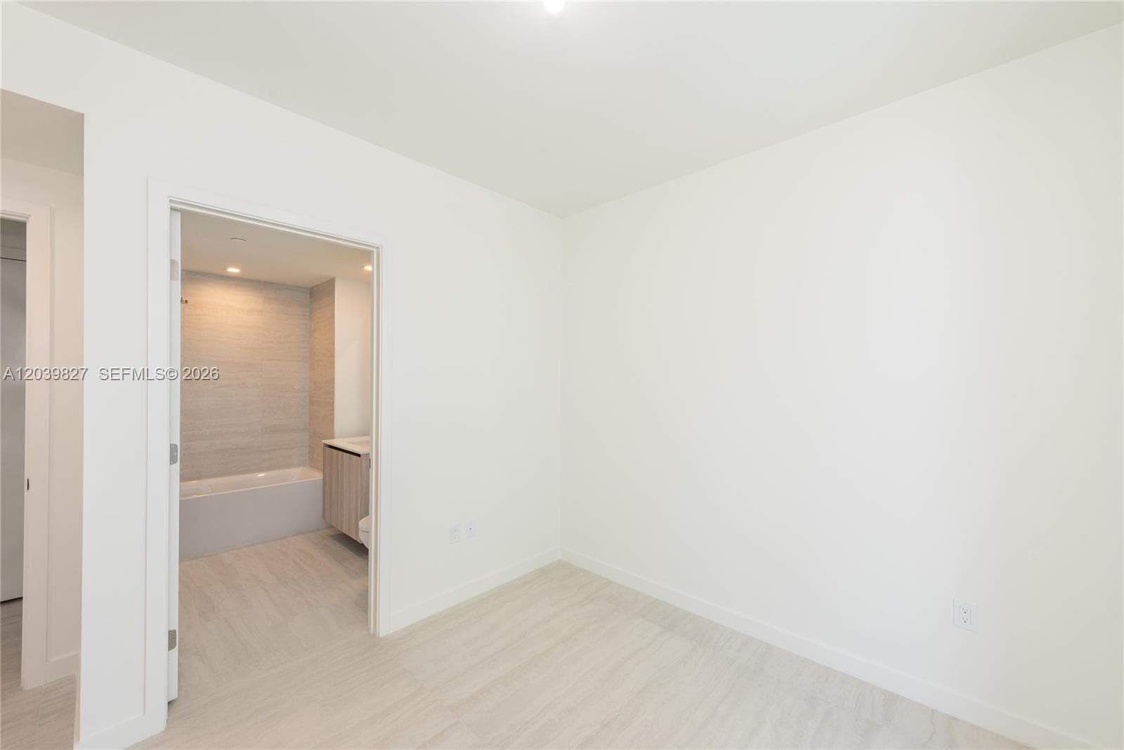 77 SE 5 3206 photo 21