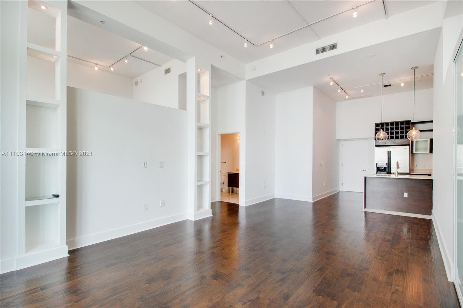 1900 N Bayshore Drive 912 photo 2
