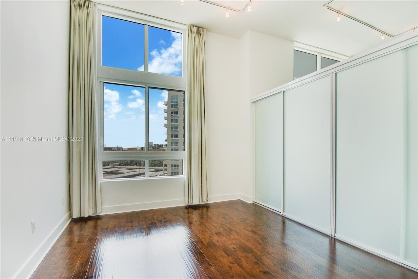 1900 N Bayshore Drive 912 photo 6