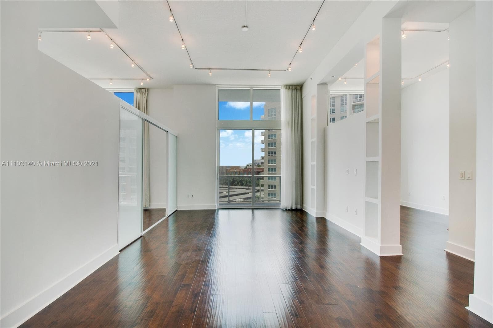 1900 N Bayshore Drive 912 photo 3