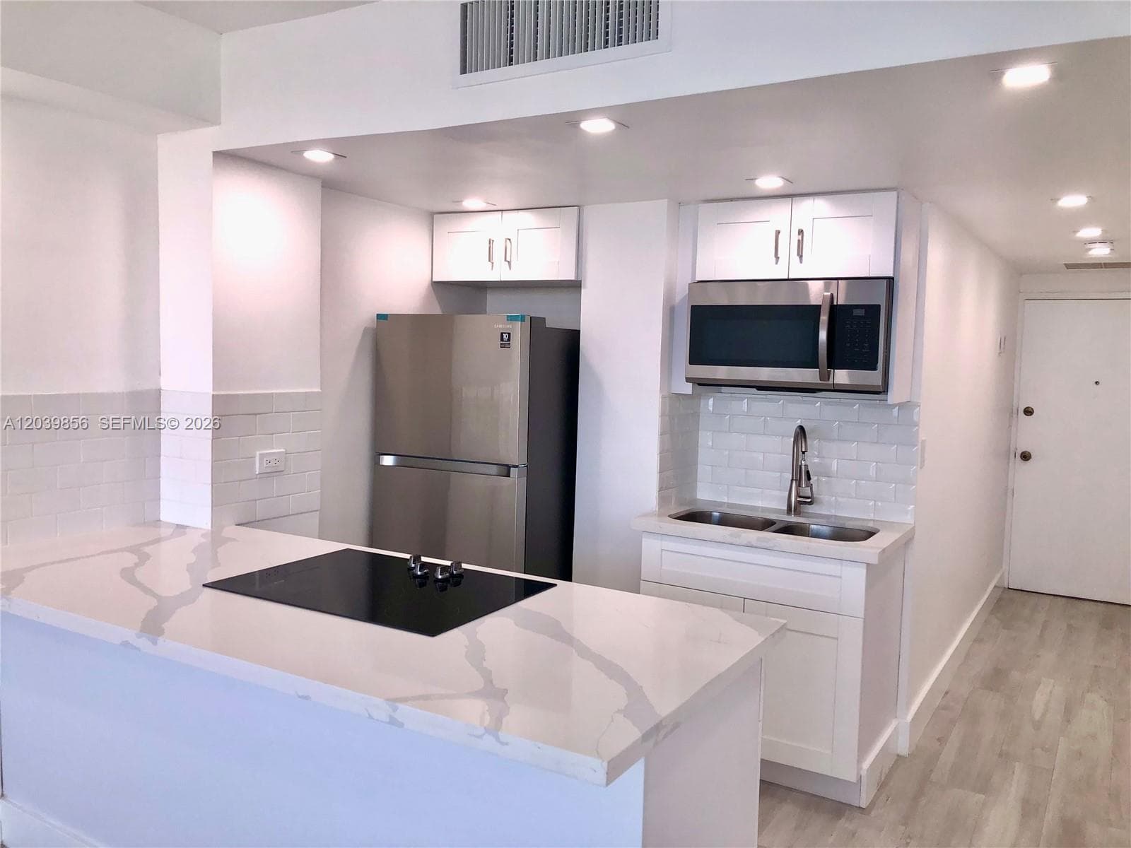 905 Brickell Bay Dr 2029 photo 3